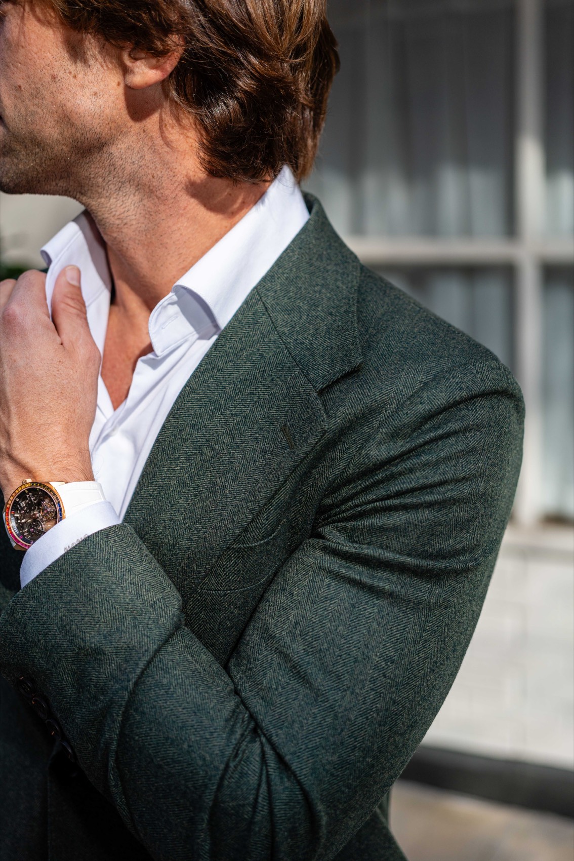 Hand-finished lapel detail